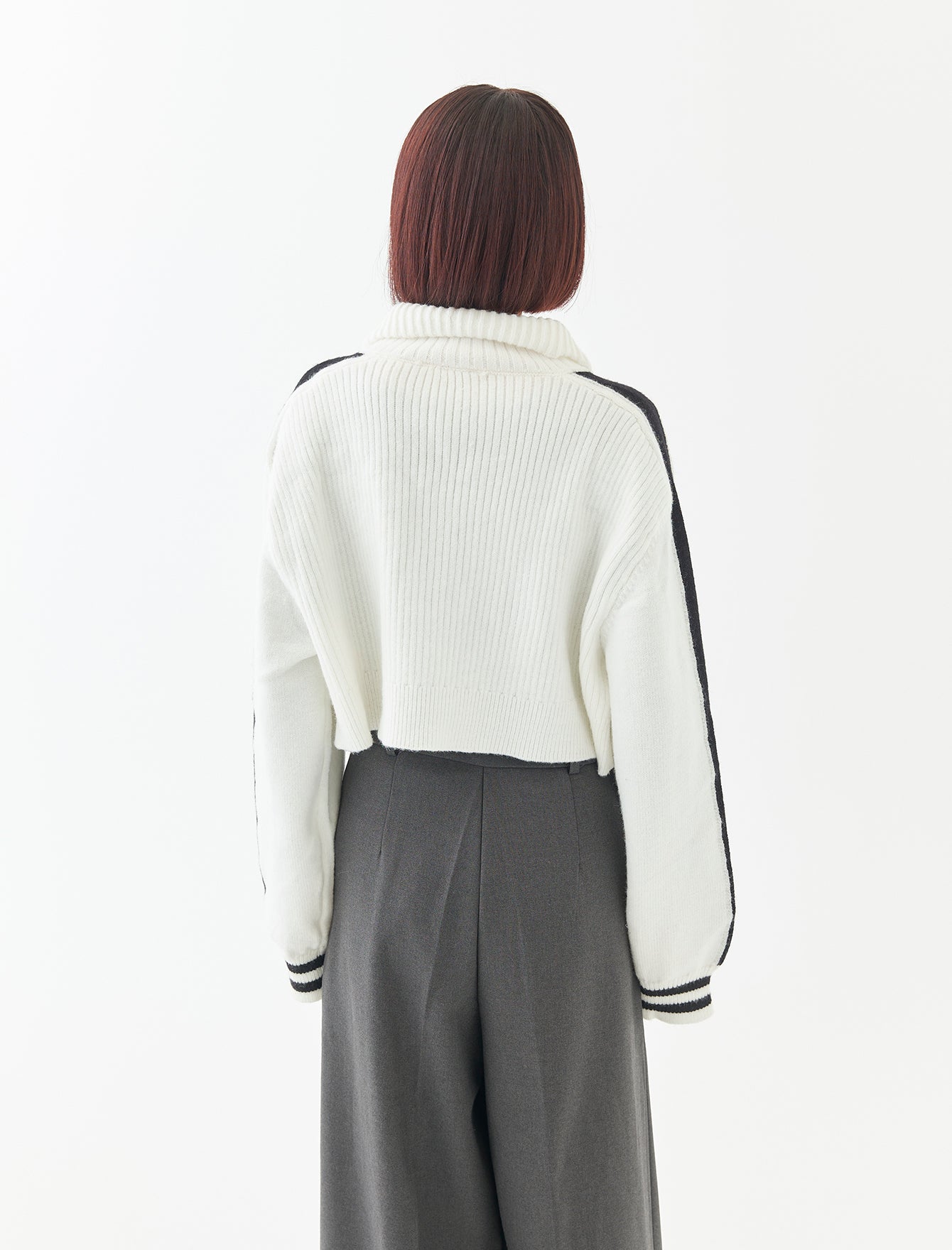 line cropped knit