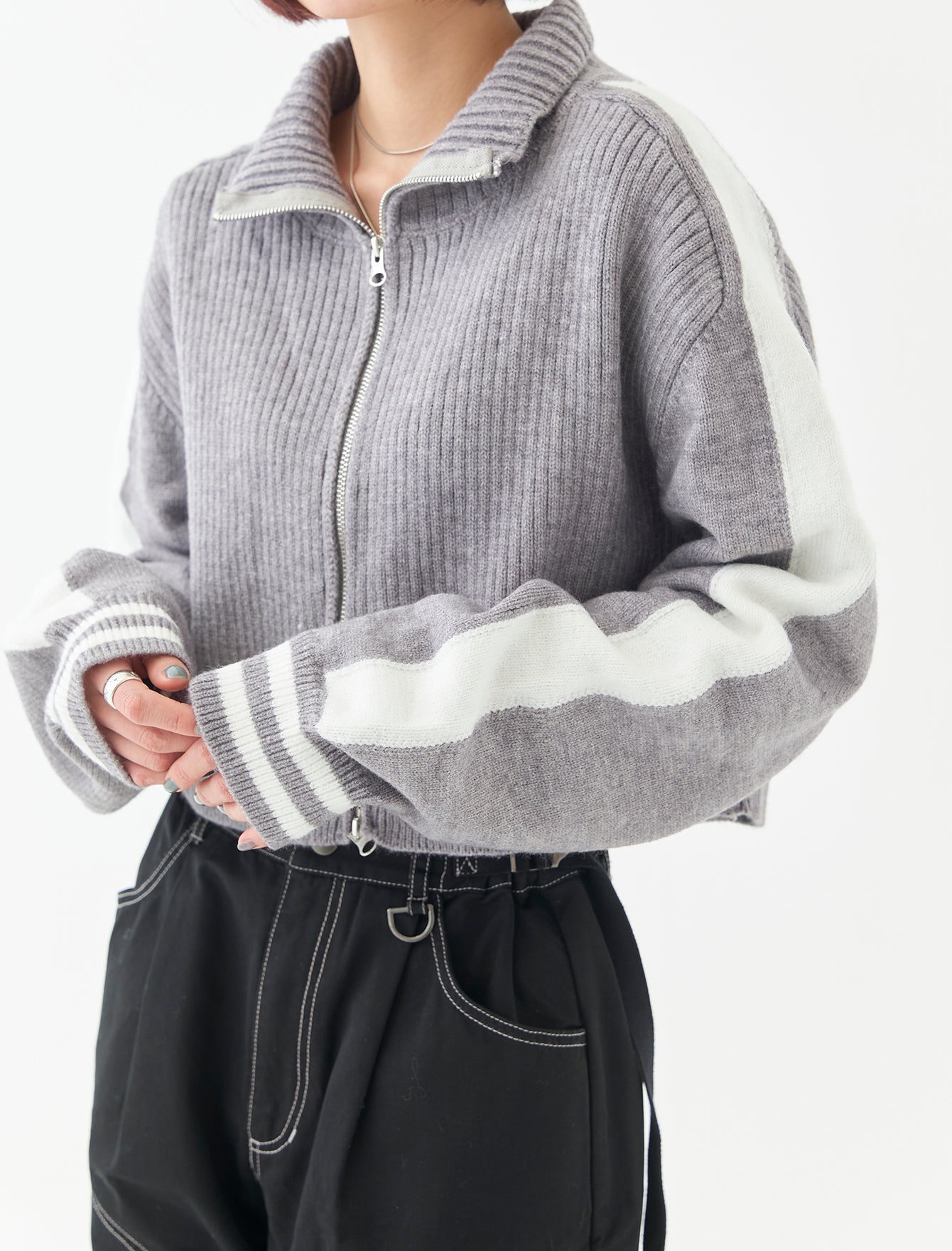 line cropped knit